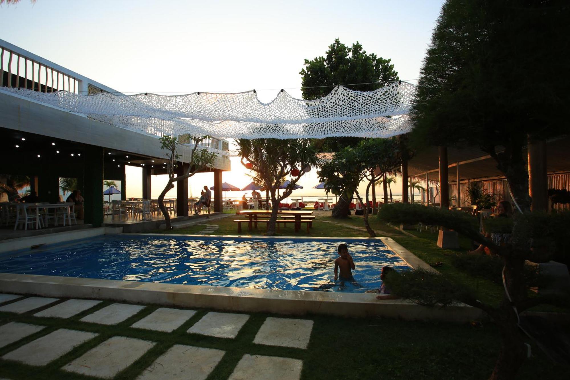 3 Monkeys Lembongan Studio Apartments Gym Recovery Centre Exterior photo