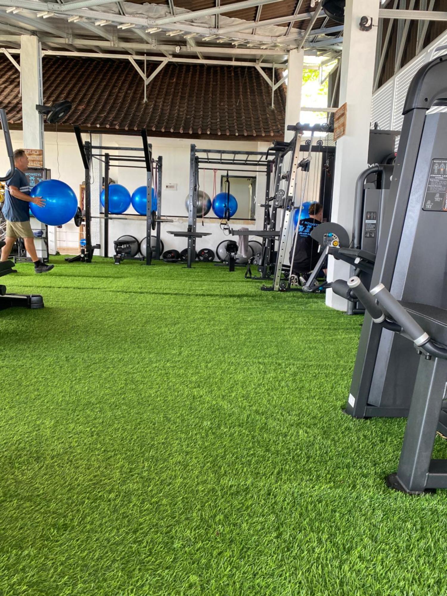 3 Monkeys Lembongan Studio Apartments Gym Recovery Centre Exterior photo